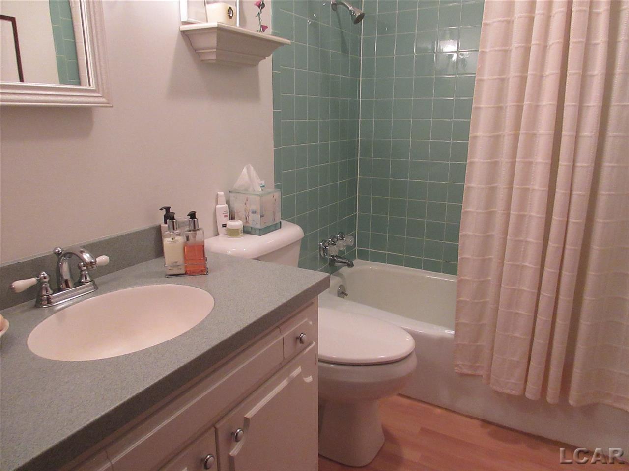38 Ridgemont Drive Adrian, MI 49221 - Photo 22 of 51 31385577-21.JPG