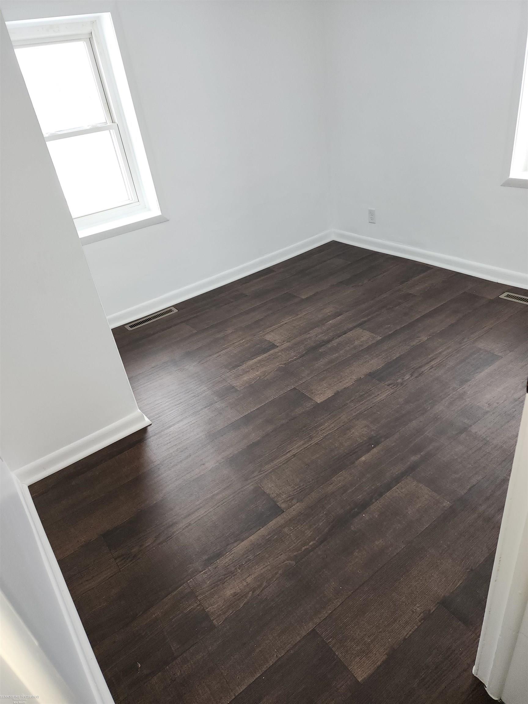 1019 Minnesota Road Port Huron, MI 48060 - Photo 11 of 39 50110825-10.JPG