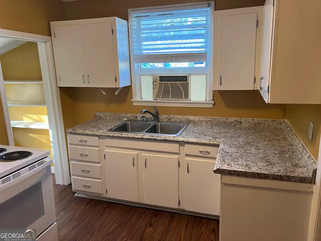 $1,195 | 2011 Albany Street, Brunswick, GA 31520