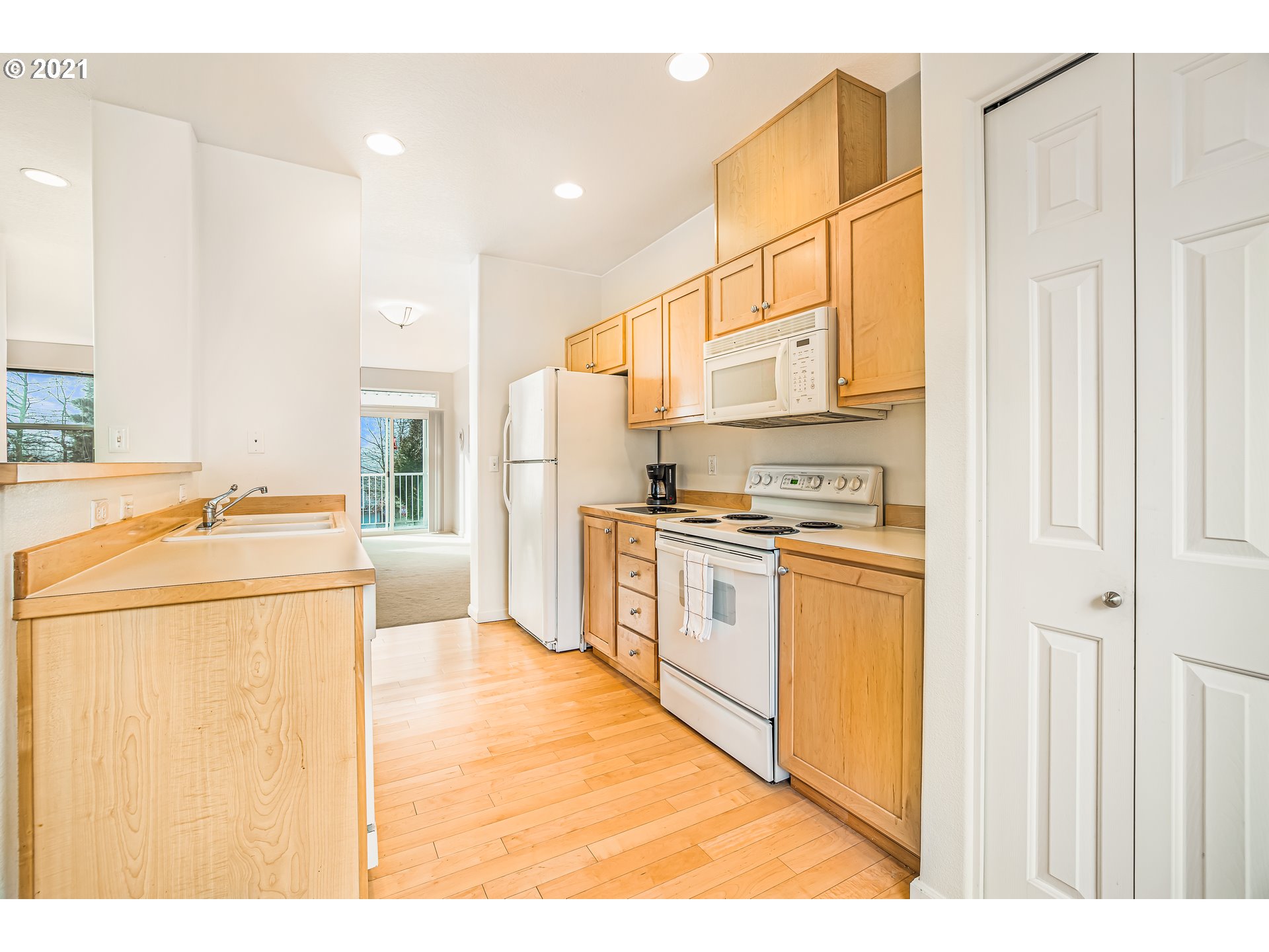 14751 Southwest Beard Road, Unit 104 Beaverton, OR 97007 - Photo 14 of 31 Gallery Image 14