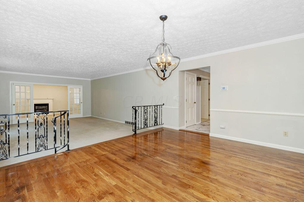 649 Old Farm Road Columbus, OH 43213 - Photo 32 of 83 30-DiningRoom