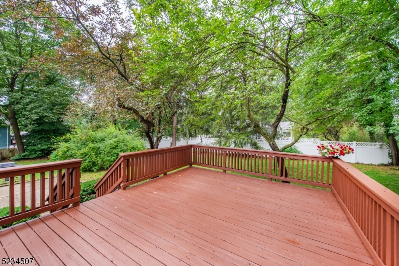 711 Bancroft Place Paramus, NJ 07652 - Photo 14 of 15