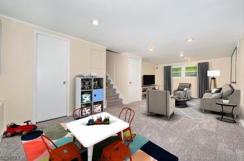 711 Bancroft Place Paramus, NJ 07652 - Photo 4 of 15