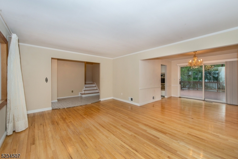 711 Bancroft Place Paramus, NJ 07652 - Photo 8 of 15