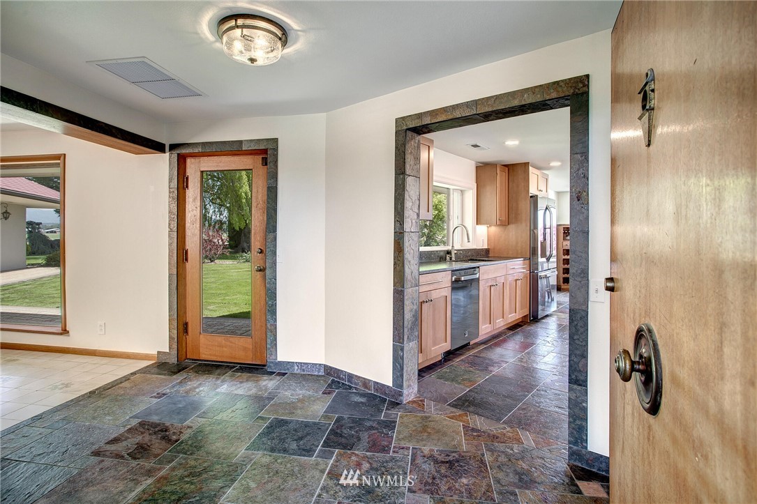 16722 McLean Road Mount Vernon, WA 98273 - Photo 3 of 29