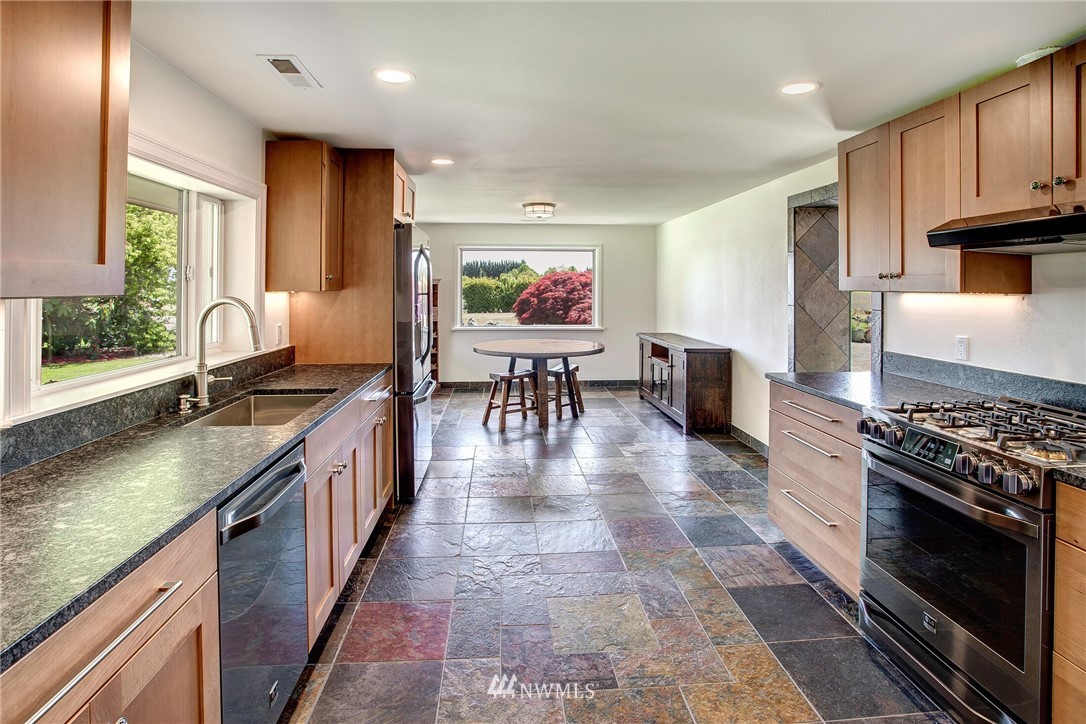 16722 McLean Road Mount Vernon, WA 98273 - Photo 4 of 29