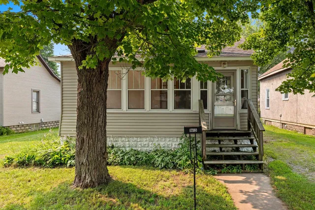 $149,900 | 1613 13th Avenue, Menominee, MI 49858