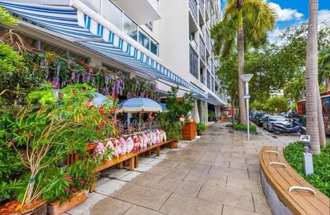 an outdoor space with lots of green space