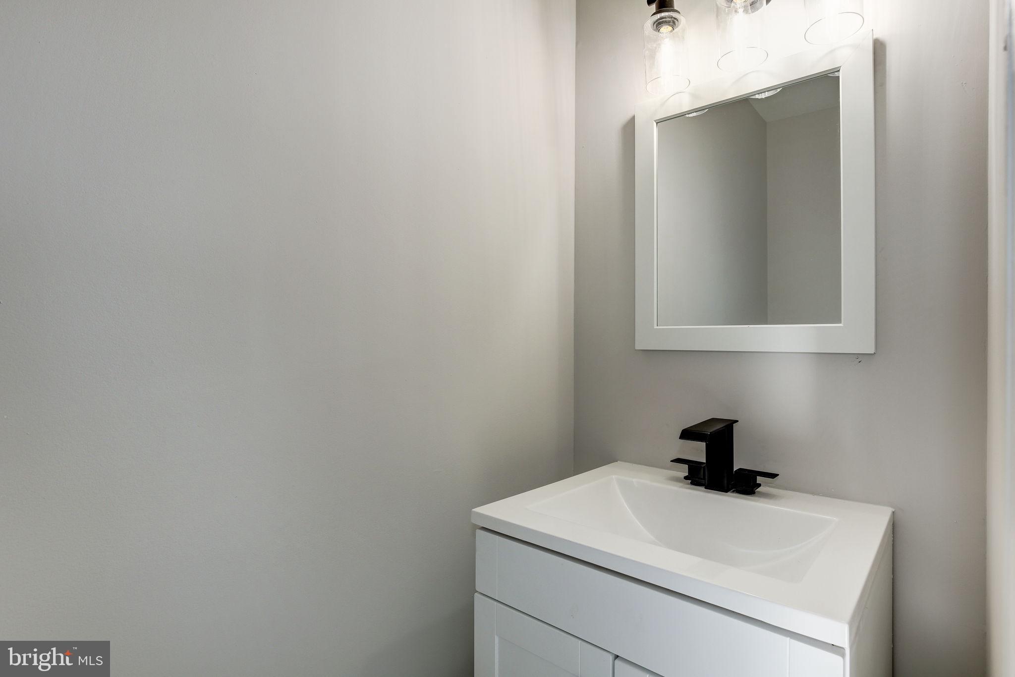 4505 Bancroft Road Fredericksburg, VA 22408 - Photo 17 of 33 main floor half bath