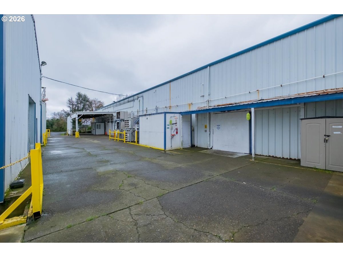 a view of parking area