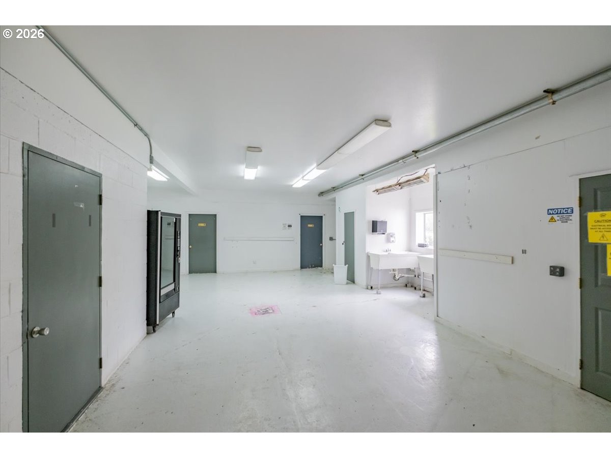 23220 McKibben Road Sheridan, OR 97378 - Photo 16 of 48 a big room with closet and windows