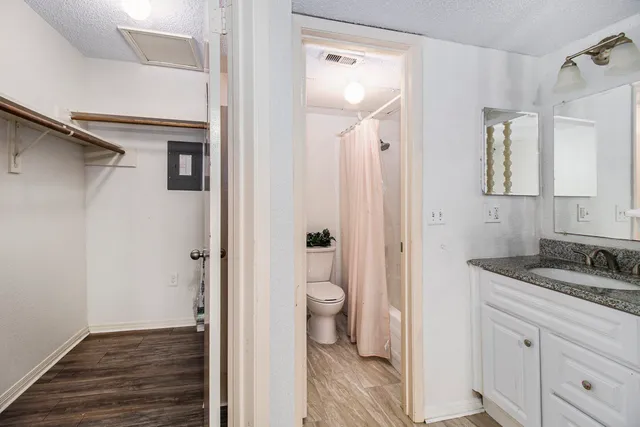 $70,000 | 250 El Dorado Boulevard, Unit 240, Webster, TX 77598