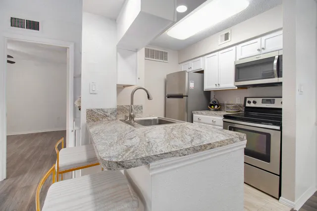 $70,000 | 250 El Dorado Boulevard, Unit 240, Webster, TX 77598