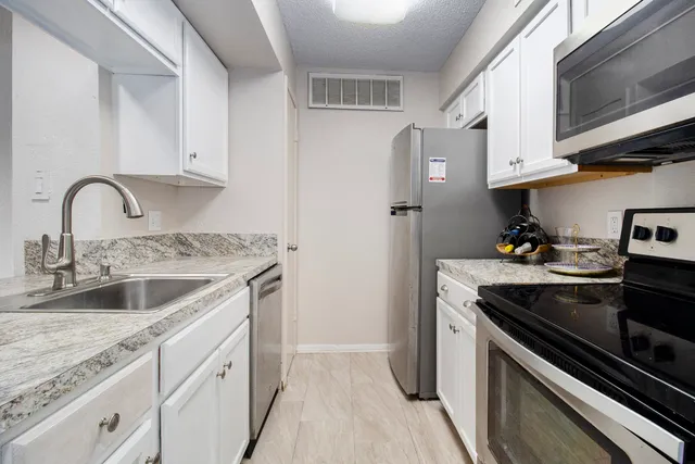 $70,000 | 250 El Dorado Boulevard, Unit 240, Webster, TX 77598