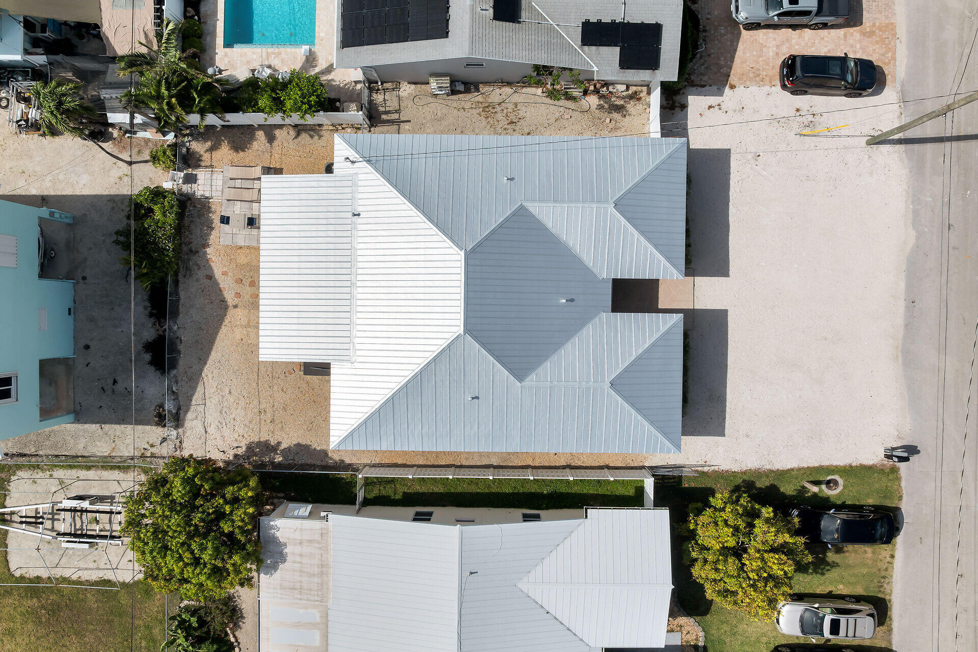 304 2nd Terrace Key Largo, FL 33037 - Photo 9 of 48 09_beyc6a18657ef4118