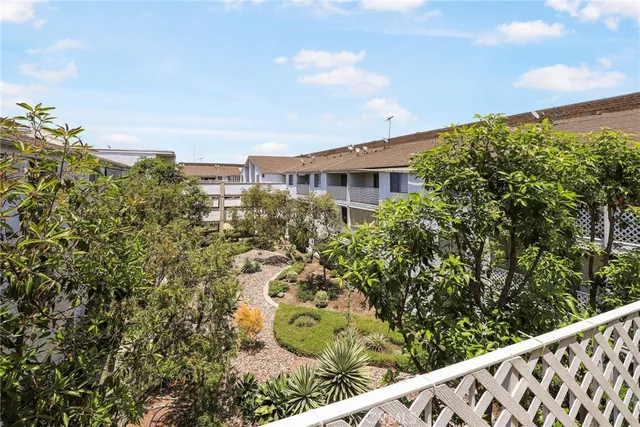 $395,000 | 3565 Linden Avenue, Unit 323, Long Beach, CA 90807