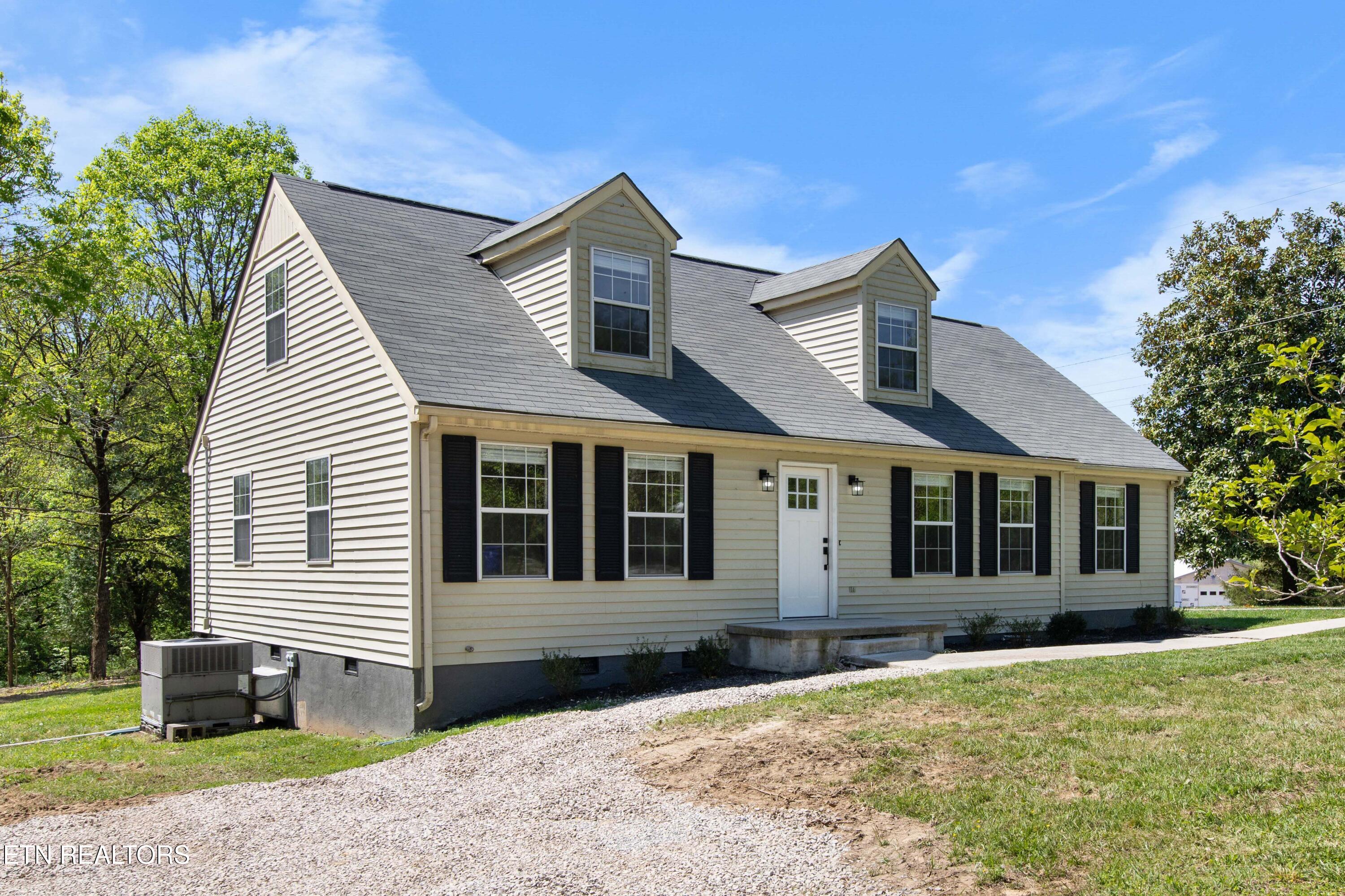 9708 Smoky Row Road Strawberry Plains, TN 37871 - Photo 3 of 29 030A1395