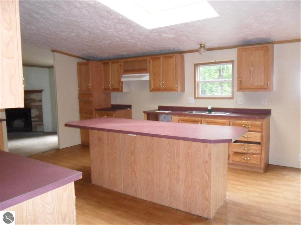 11530 30 3/4 Road Cadillac, MI 49601 - Photo 4 of 12 1793165-3.JPG