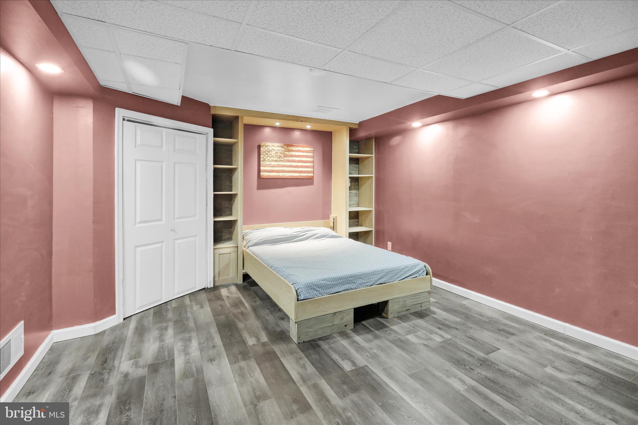 821 Bellefonte Avenue Reading, PA 19607 - Photo 22 of 37 a room with a bed and a window