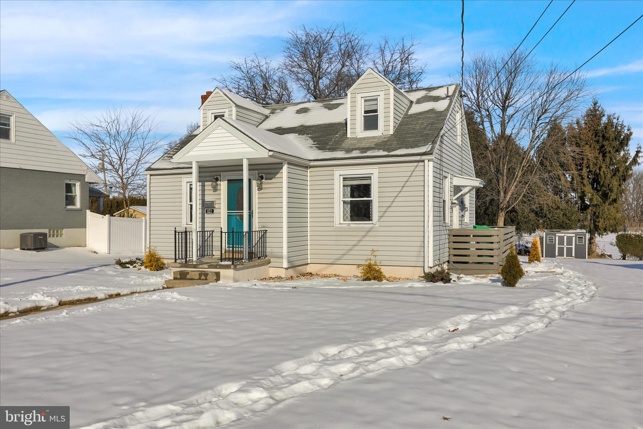 821 Bellefonte Avenue Reading, PA 19607 - Photo 3 of 37 a front view of a house with a outdoor space