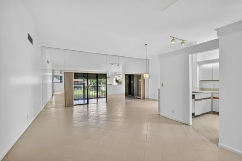 $200,000 | 10631 Ocean Palm Way, Unit 202, Boynton Beach, FL 33437