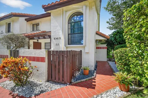 $200,000 | 10631 Ocean Palm Way, Unit 202, Boynton Beach, FL 33437