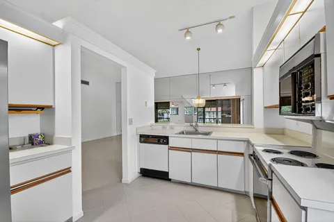 $200,000 | 10631 Ocean Palm Way, Unit 202, Boynton Beach, FL 33437