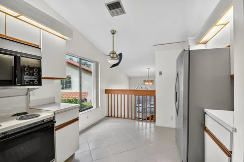 $200,000 | 10631 Ocean Palm Way, Unit 202, Boynton Beach, FL 33437