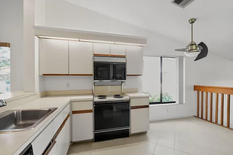 $200,000 | 10631 Ocean Palm Way, Unit 202, Boynton Beach, FL 33437