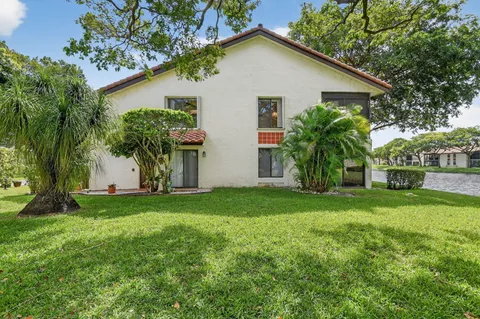 $200,000 | 10631 Ocean Palm Way, Unit 202, Boynton Beach, FL 33437