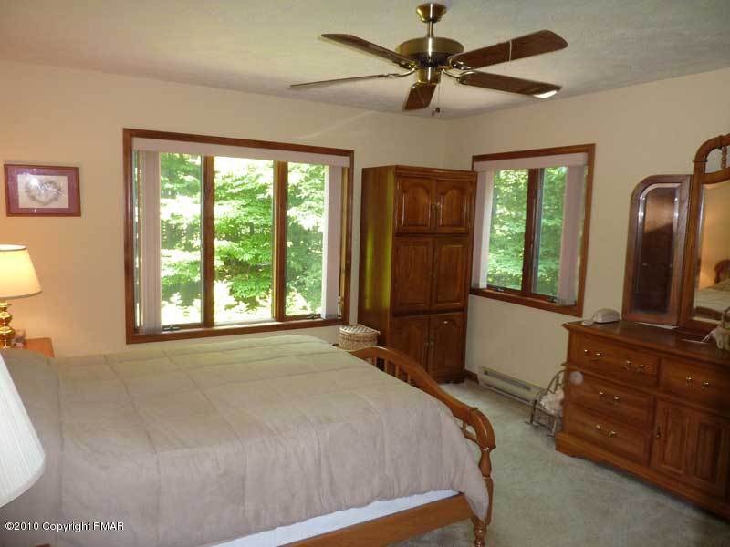 5 Aspen Road Pocono Pines, PA 18350 - Photo 11 of 19 MASTER BEDRM
