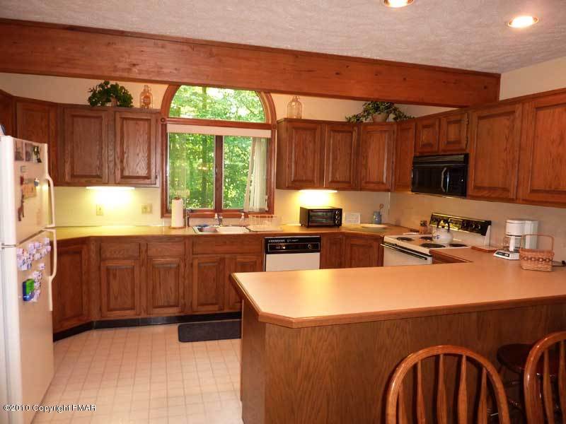 5 Aspen Road Pocono Pines, PA 18350 - Photo 8 of 19 KITCHEN