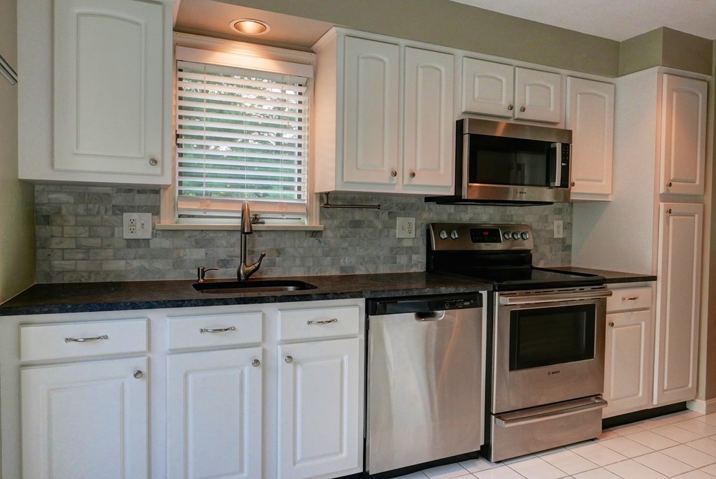 23 Abington Road, Unit 23 Danvers, MA 01923 - Photo 4 of 25 Gallery Image 4