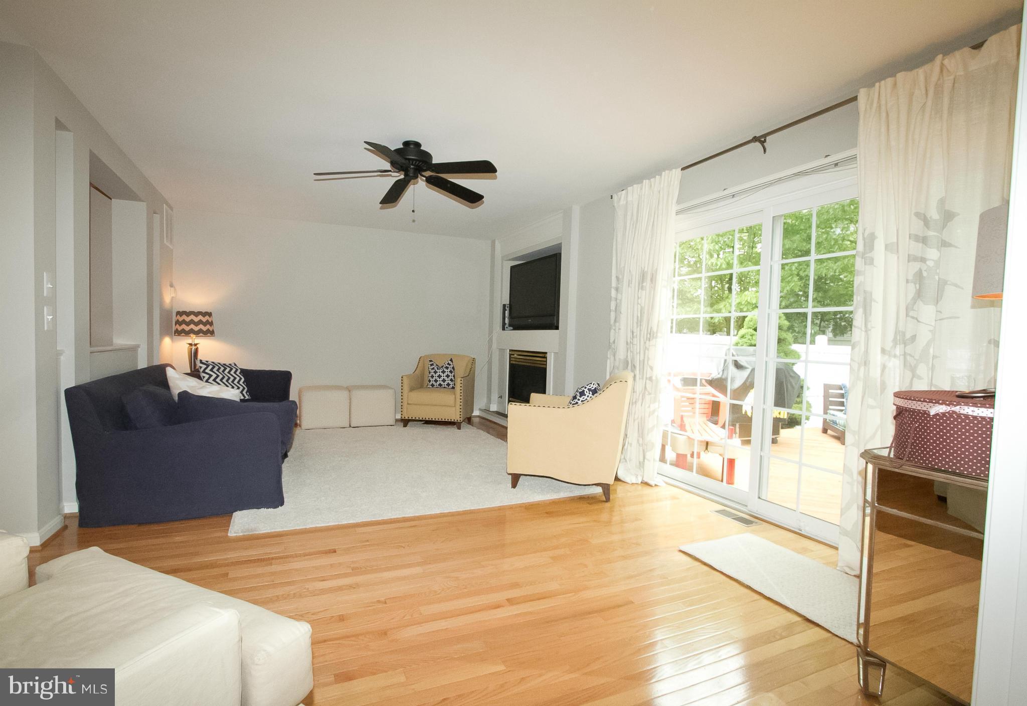 1700 Random Stone Court Reston, VA 20190 - Photo 12 of 30 Living Room