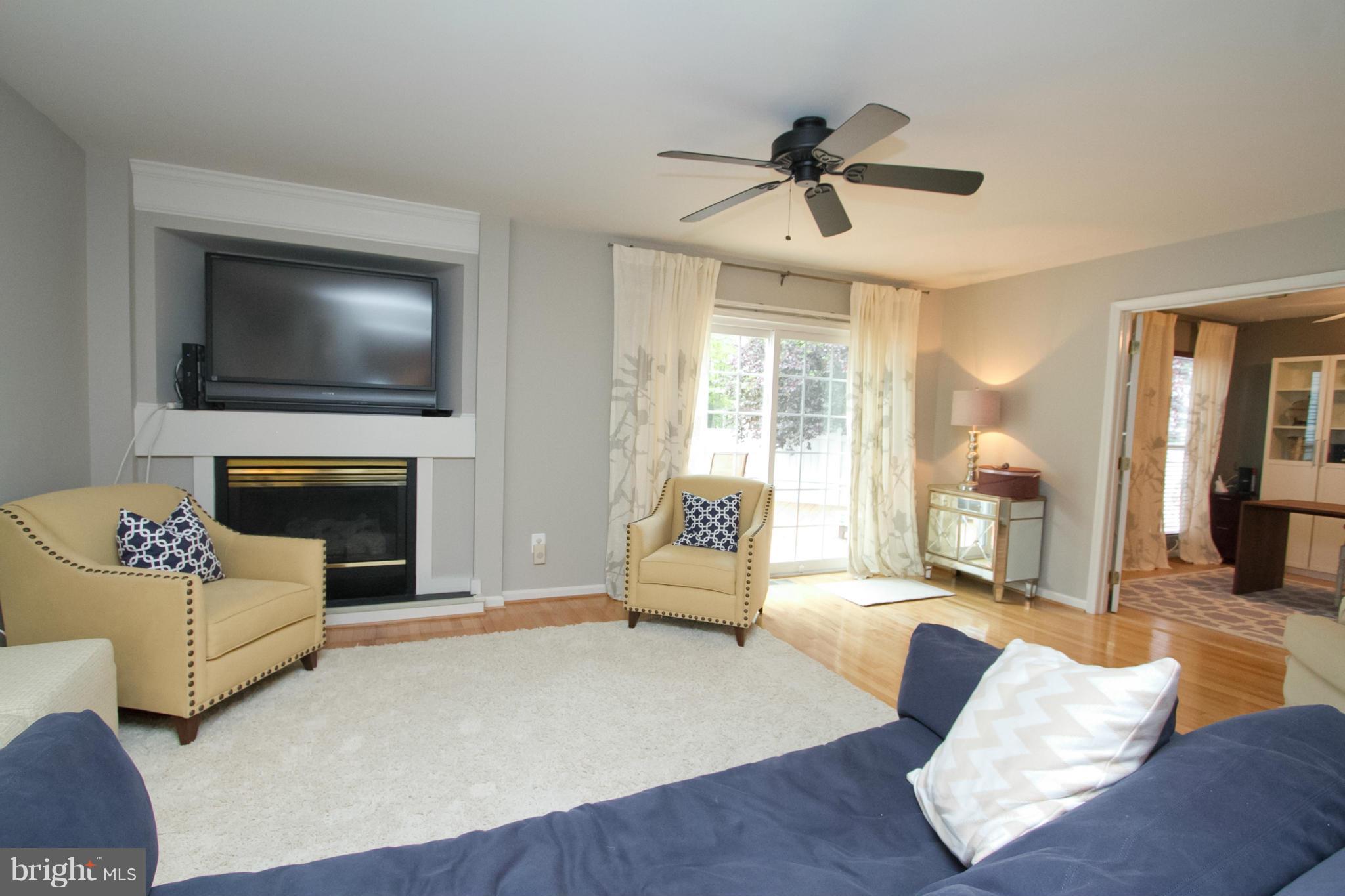 1700 Random Stone Court Reston, VA 20190 - Photo 8 of 30 Living Room