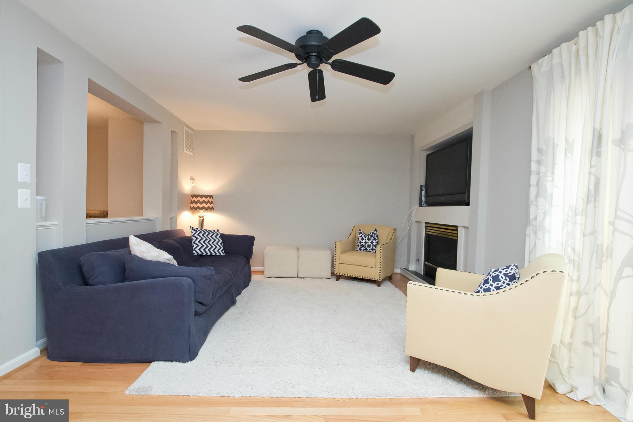 1700 Random Stone Court Reston, VA 20190 - Photo 9 of 30 Living Room