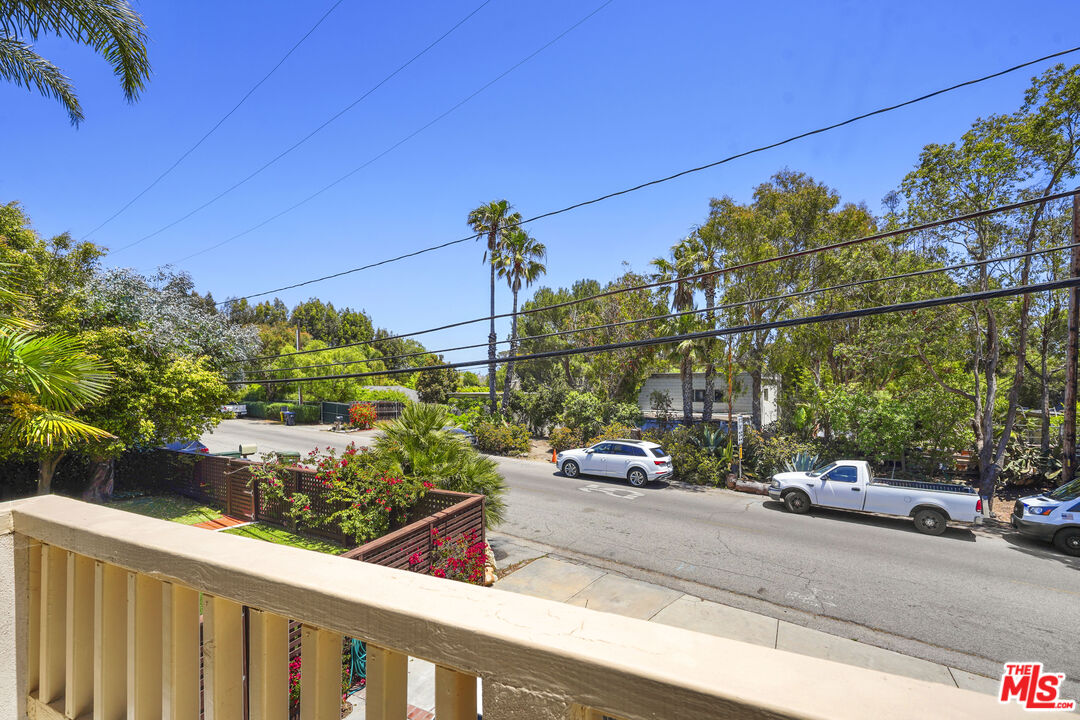 29355 Heathercliff Road, Unit GUESTHOUSE Malibu, CA 90265 - Photo 18 of 26 a view of a street with cars