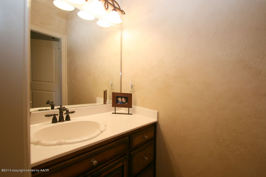 9000 Blackhawk Road Amarillo, TX 79119 - Photo 26 of 39 a bathroom with a sink and a mirror