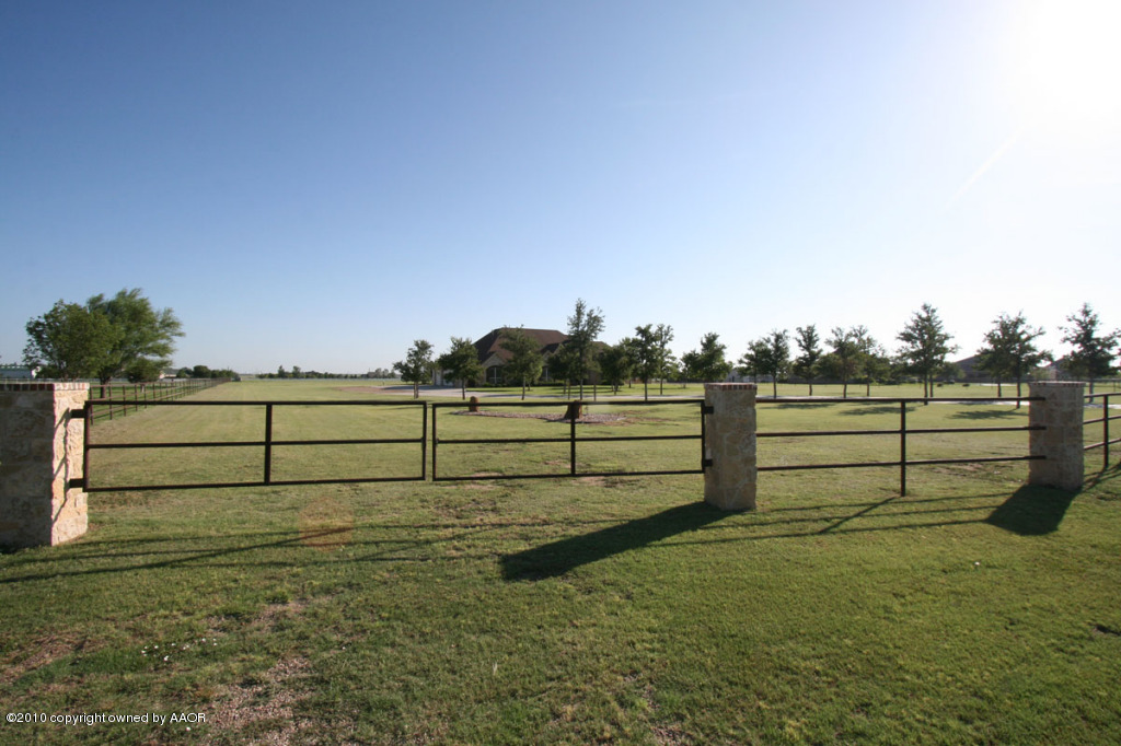 9000 Blackhawk Road Amarillo, TX 79119 - Photo 38 of 39 a view of a yard with wooden fence
