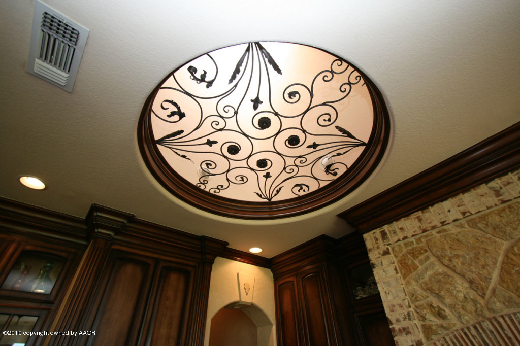 9000 Blackhawk Road Amarillo, TX 79119 - Photo 8 of 39 a view of entryway with a hallway