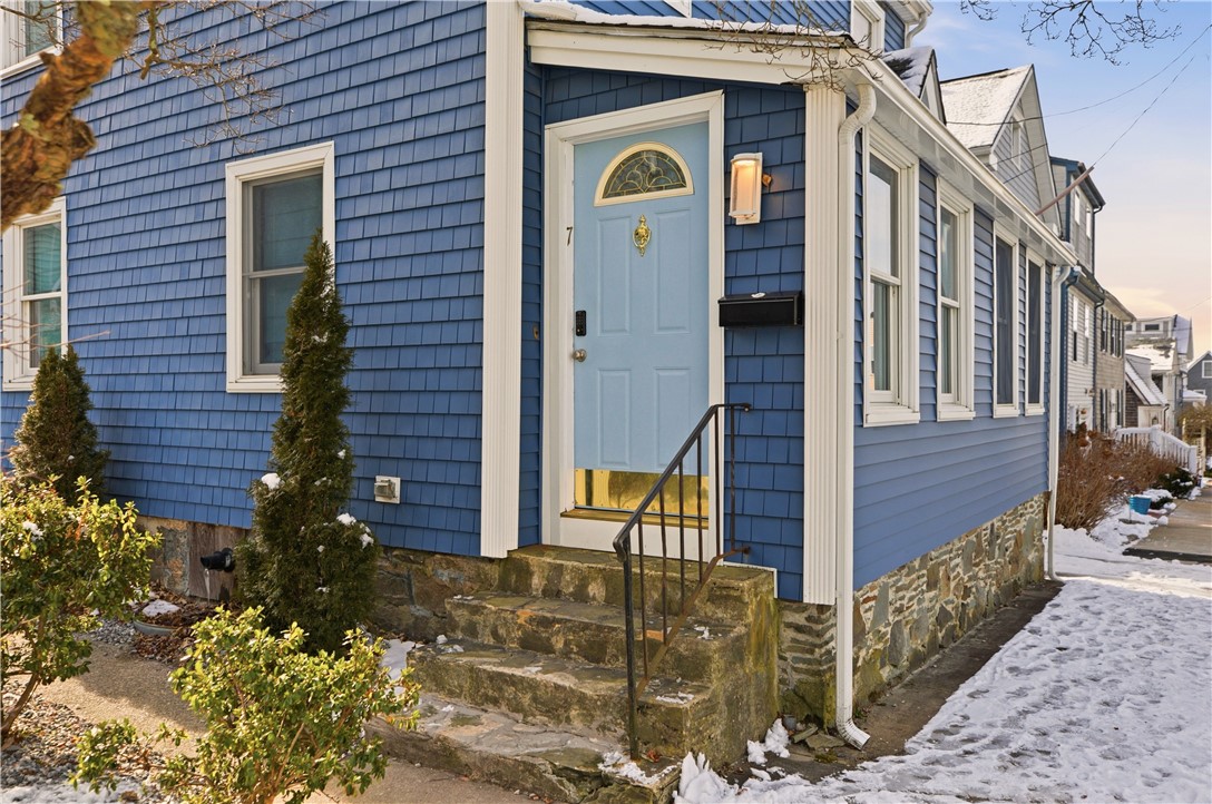 7 Bacheller Street Newport, RI 02840 - Photo 2 of 32