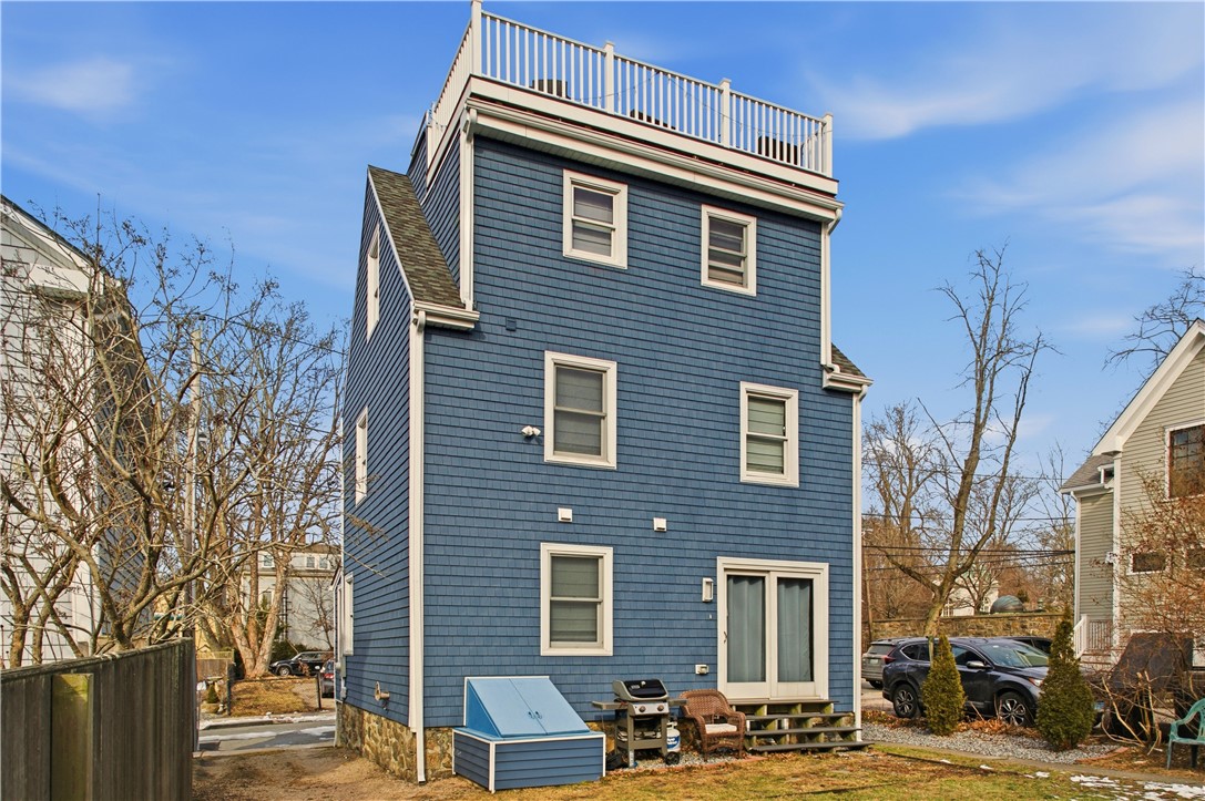 7 Bacheller Street Newport, RI 02840 - Photo 3 of 32