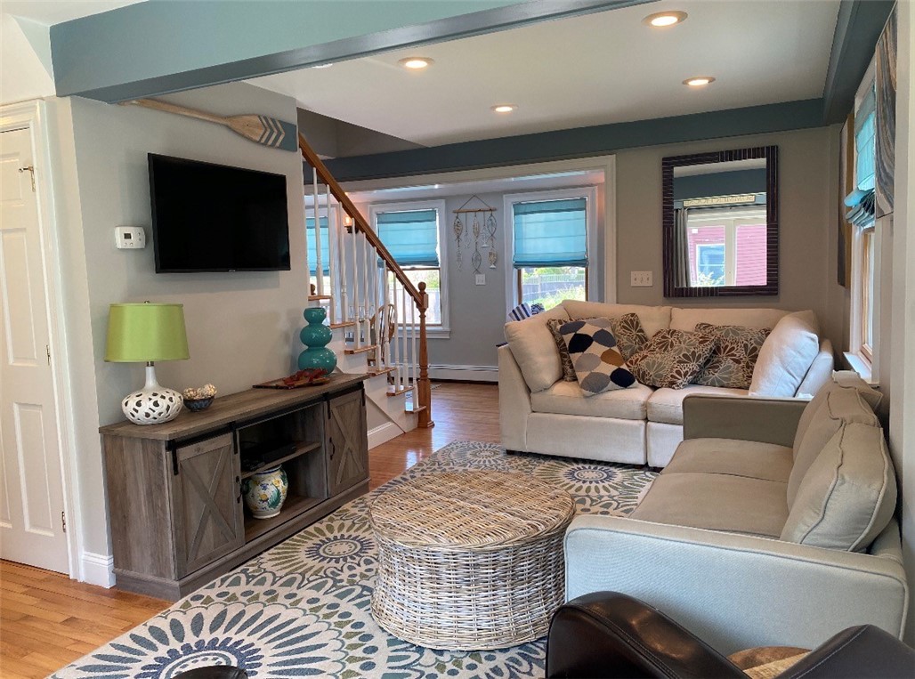 7 Bacheller Street Newport, RI 02840 - Photo 9 of 32