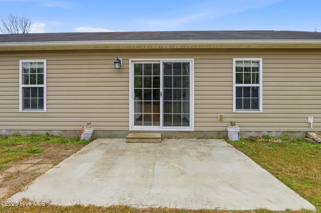 $344,800 | 118 Magnolia Lane, Hubert, NC 28539