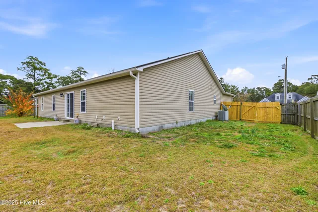 $344,800 | 118 Magnolia Lane, Hubert, NC 28539