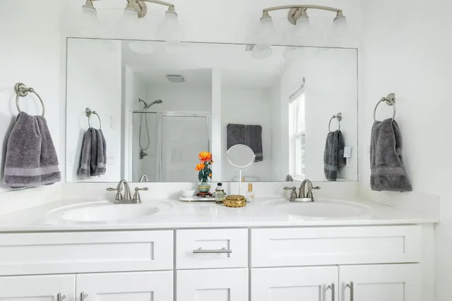 a en suite bathroom with a sink and a mirror