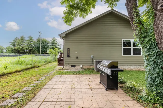 a view of a pathway of a house