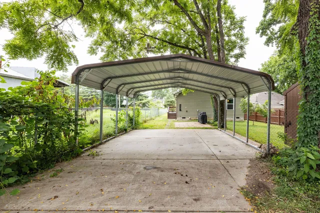a view of a house with backyard and porch