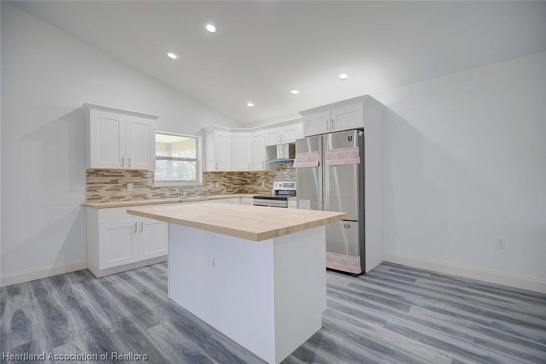 548 Doc Coil Road Bowling Green, FL 33834 - Photo 7 of 32 Gallery Image 7