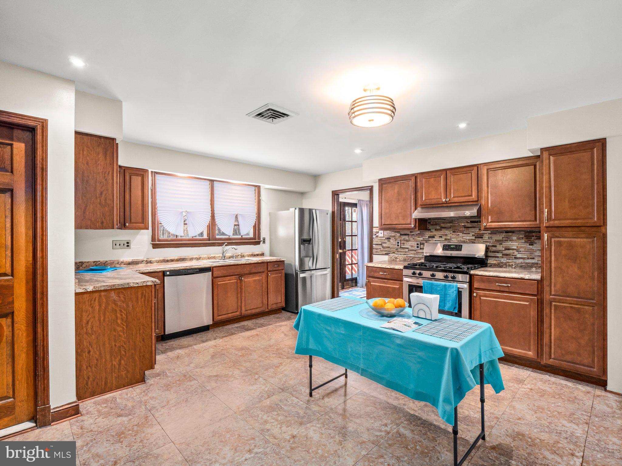7708 Bock Road Fort Washington, MD 20744 - Photo 18 of 29 Eat-in Kitchen with Stainless Steel appliances